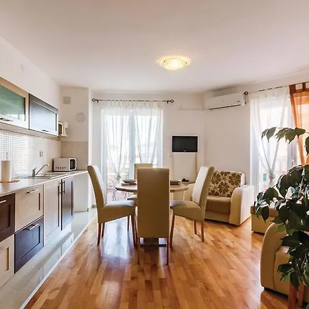 - Oliva Apartment Premantura
