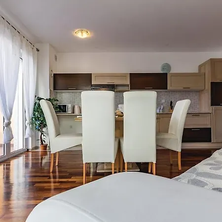- Oliva Apartment Premantura
